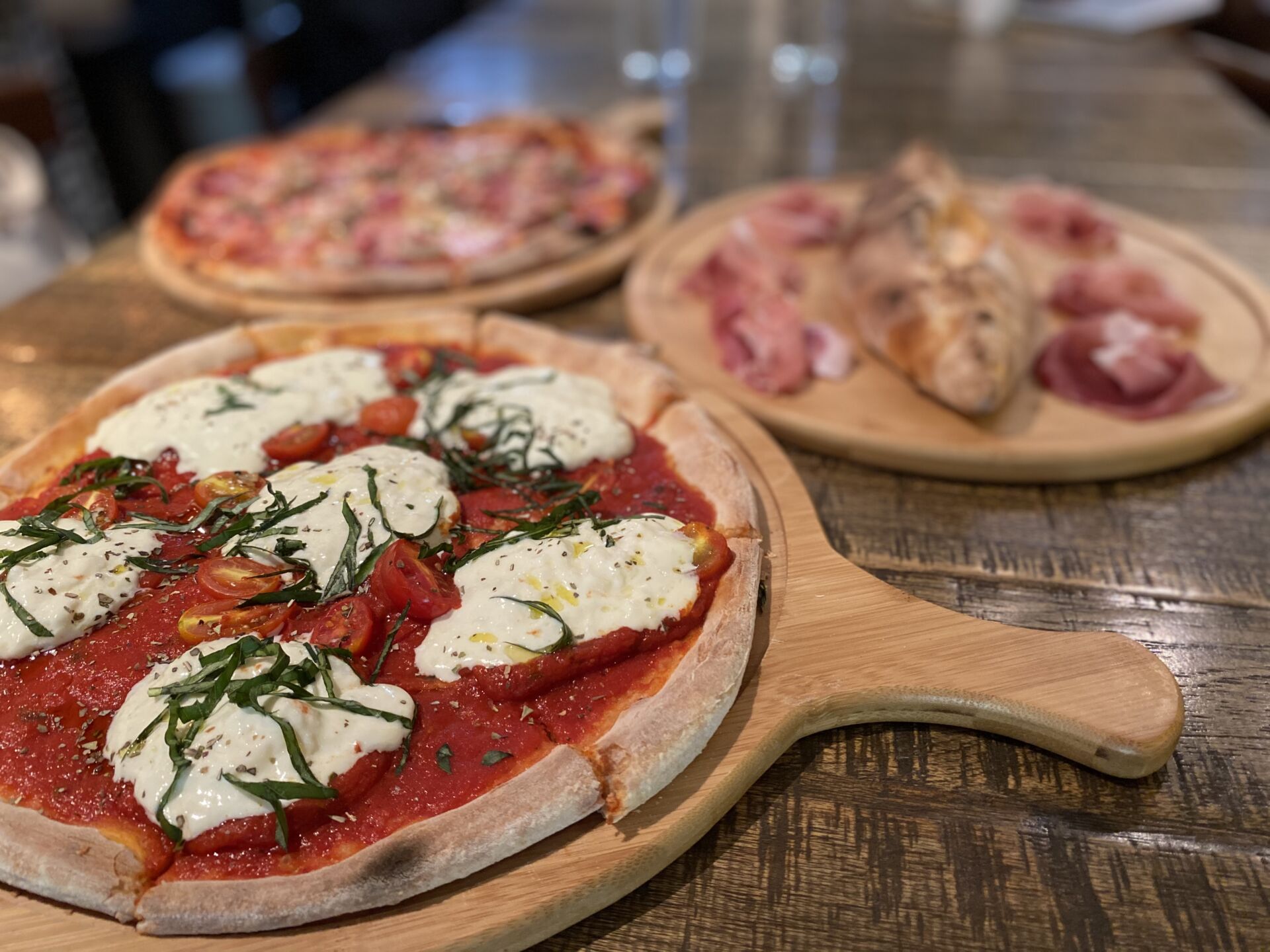 オープンから15年の老舗ピザ店Bella Pizza。もっちもち生地で耳まで美味しく食べられて幸せ気分 SingaLife 在