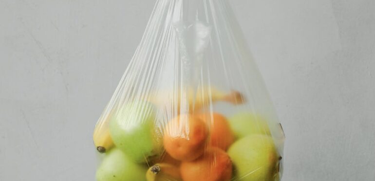 シンガポールの小売り大手BHG プラスチック製買い物袋を有料化