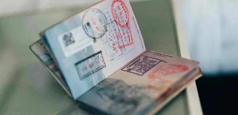 「世界最強のパスポート」最新ランキングシンガポールと韓国が2位タイ