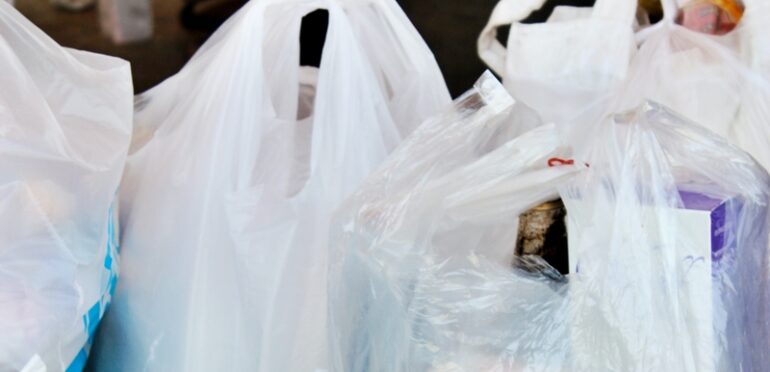 スーパーのレジ袋有料化<br>最初の月の利用状況、80％減少した店舗も